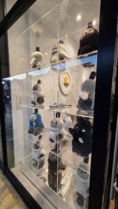 お店の入り口のLOVOT