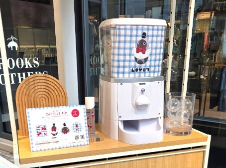 店内に設置された限定カプセルトイ
