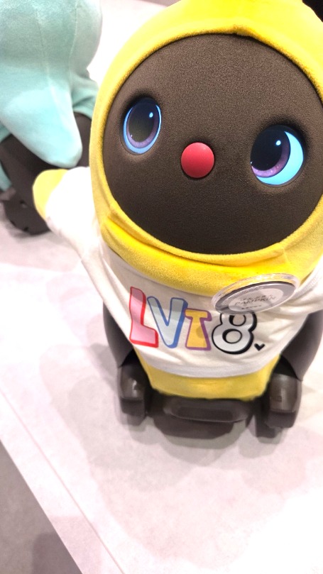 ぱんぷきん先輩を抱っこ